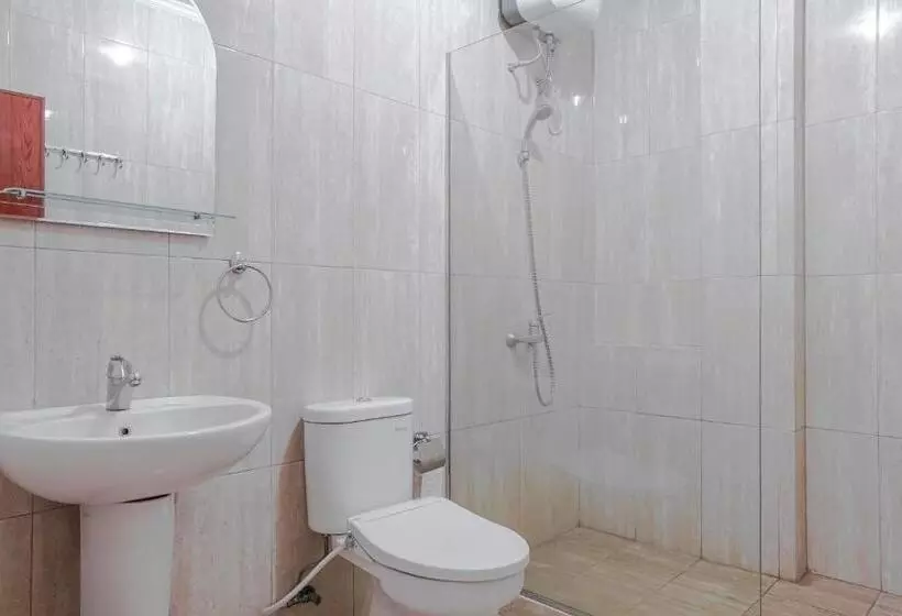 Hotelli Reddoorz @ Jalan Biak Roxy Jakarta