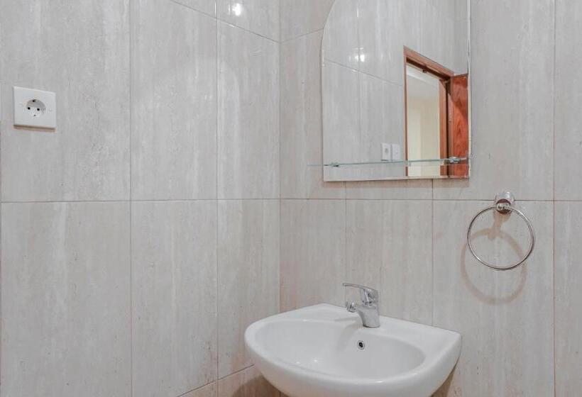 Hotel Reddoorz @ Jalan Biak Roxy Jakarta