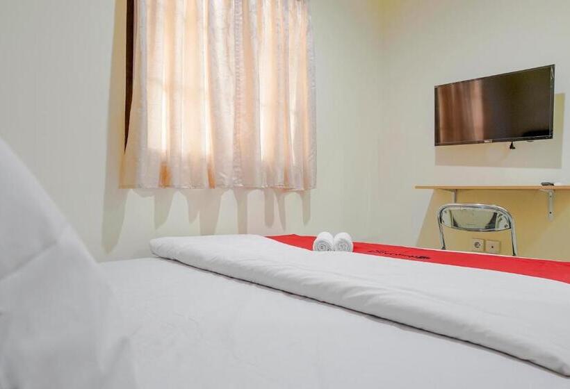 Hotel Reddoorz @ Jalan Biak Roxy Jakarta