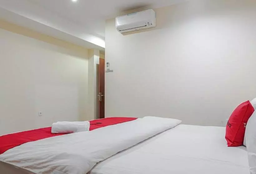 Hotelli Reddoorz @ Jalan Biak Roxy Jakarta