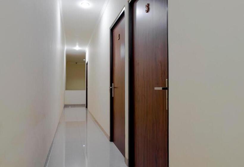 Hotel Reddoorz @ Jalan Biak Roxy Jakarta