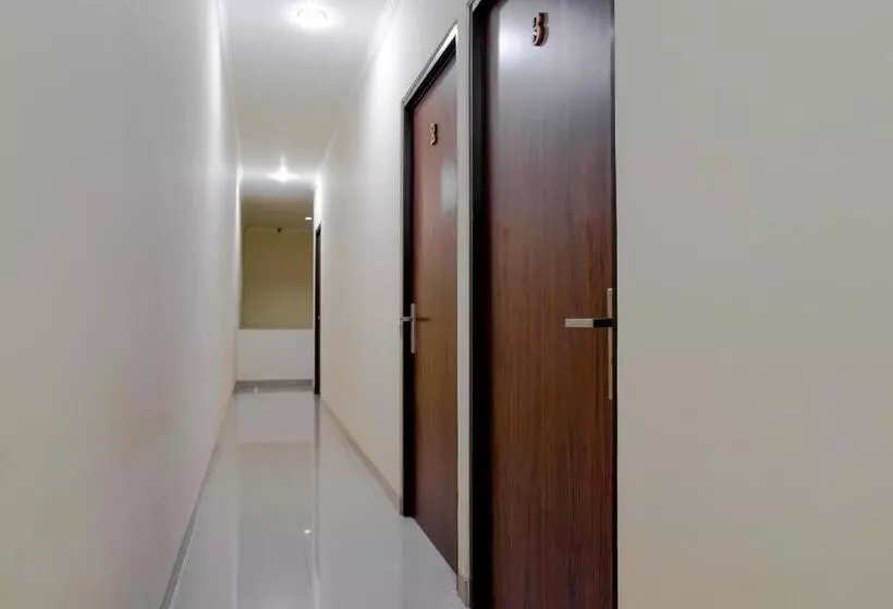 Hotelli Reddoorz @ Jalan Biak Roxy Jakarta