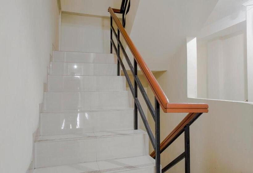 Hotel Reddoorz @ Jalan Biak Roxy Jakarta