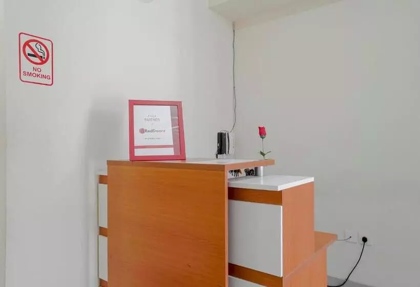 Hotelli Reddoorz @ Jalan Biak Roxy Jakarta