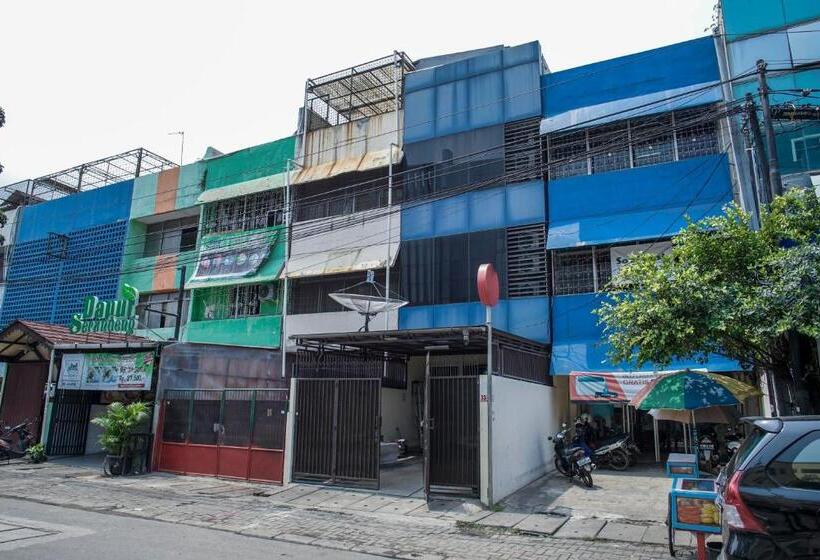 Hotel Reddoorz @ Jalan Biak Roxy Jakarta