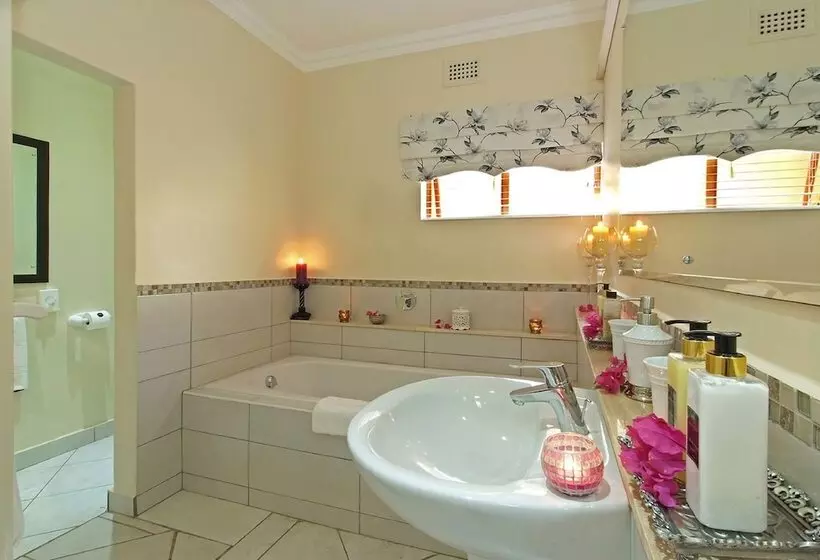 پانسیون Anchor S Rest Guesthouse And Self Catering