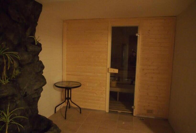 بنسيون Penzion A Restaurace U Hroznu