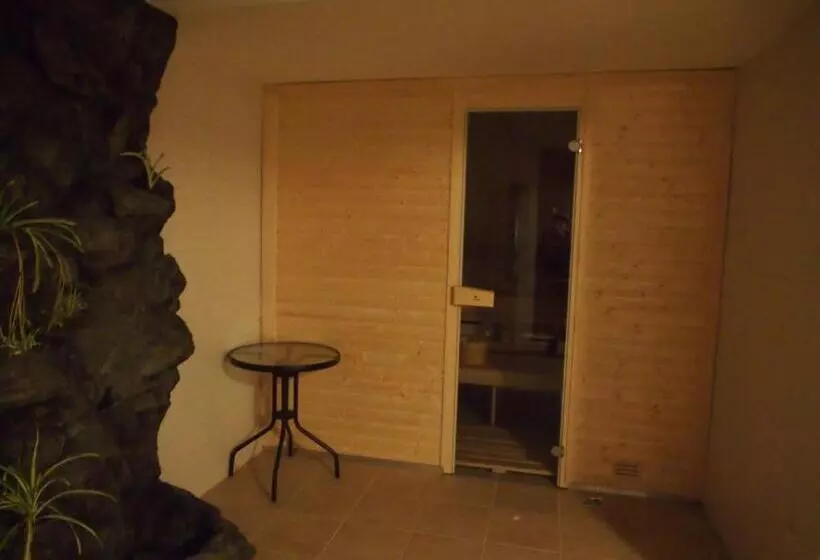 Majatalo Penzion A Restaurace U Hroznu