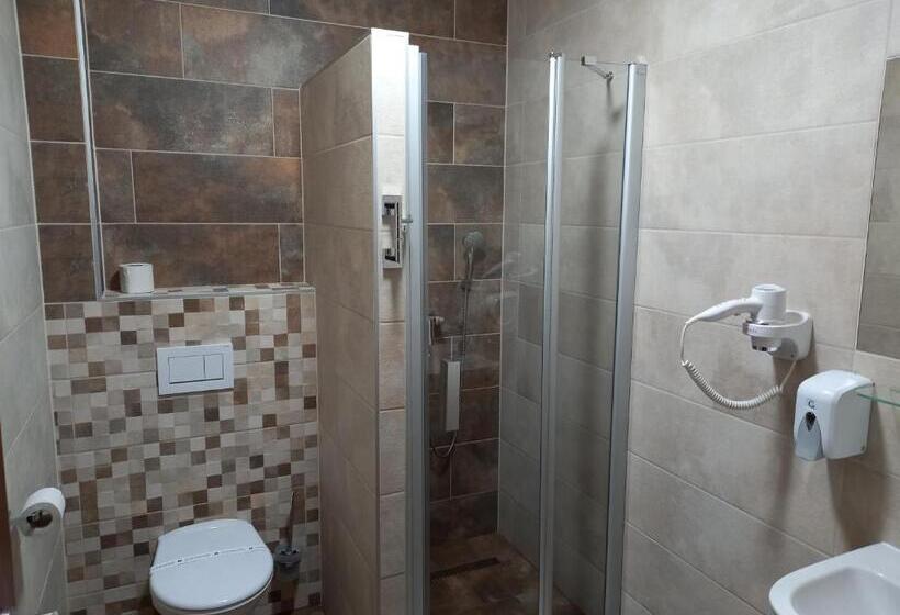 بنسيون Penzion A Restaurace U Hroznu