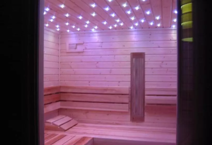 Majatalo Penzion A Restaurace U Hroznu