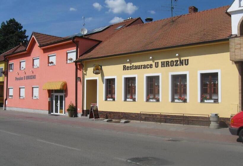 بنسيون Penzion A Restaurace U Hroznu