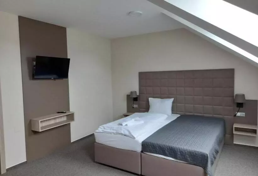 Majatalo Penzion A Restaurace U Hroznu