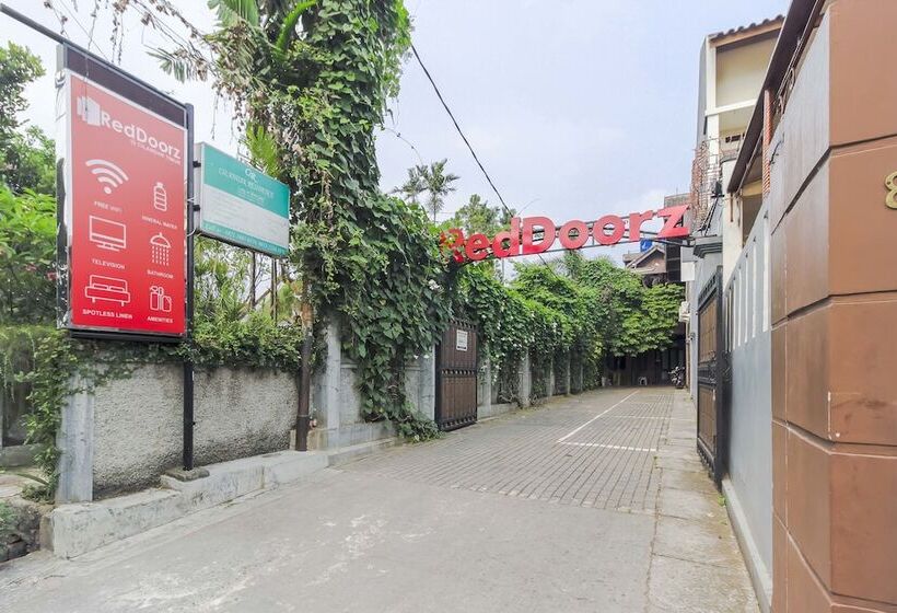 بنسيون Reddoorz @ Cilandak Timur