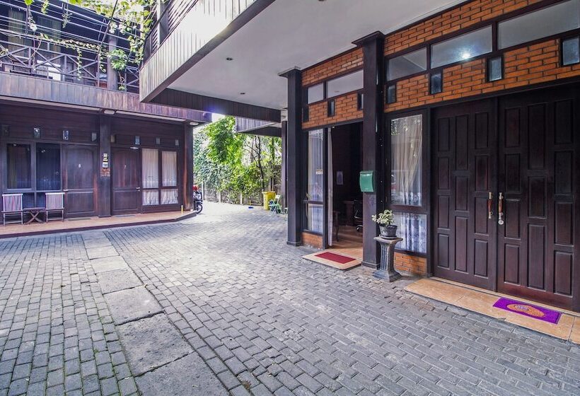 بنسيون Reddoorz @ Cilandak Timur