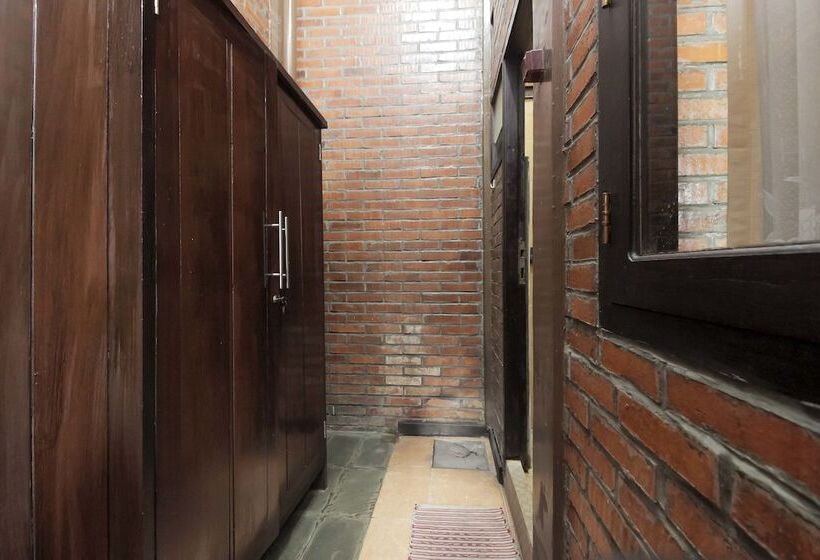 بنسيون Reddoorz @ Cilandak Timur