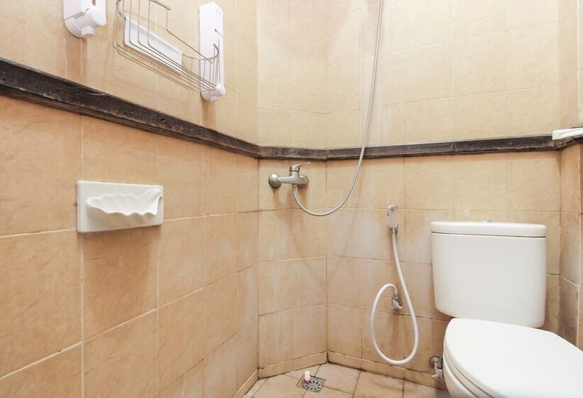 بنسيون Reddoorz @ Cilandak Timur