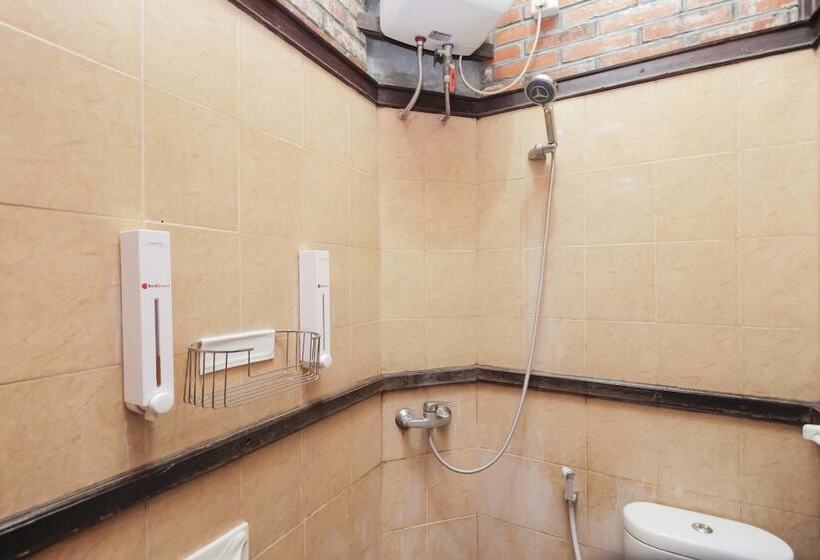 بنسيون Reddoorz @ Cilandak Timur