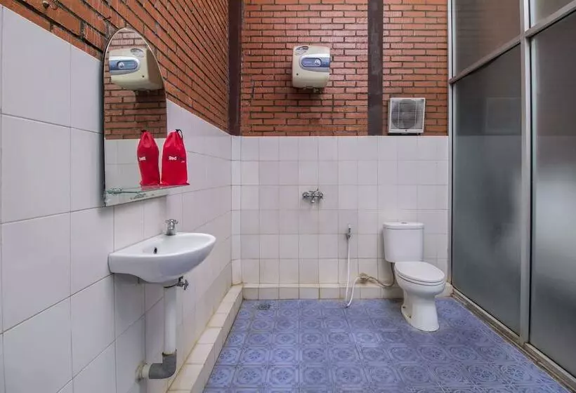 ペンション Reddoorz @ Cilandak Timur