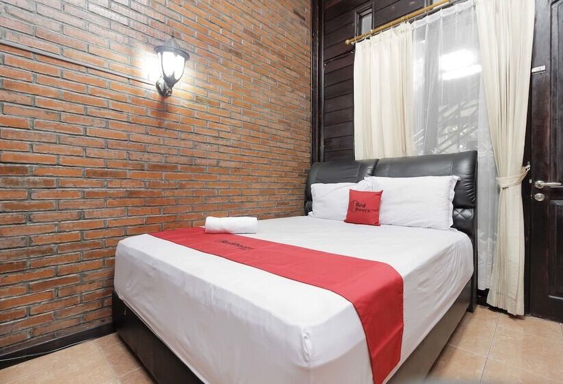 بنسيون Reddoorz @ Cilandak Timur