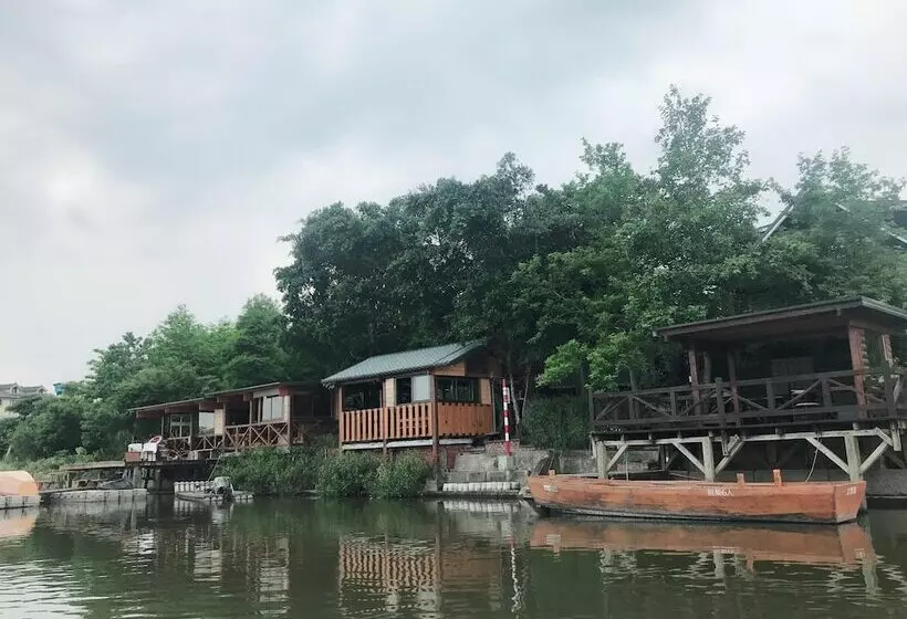 تختخواب و صبحانه Water Villa