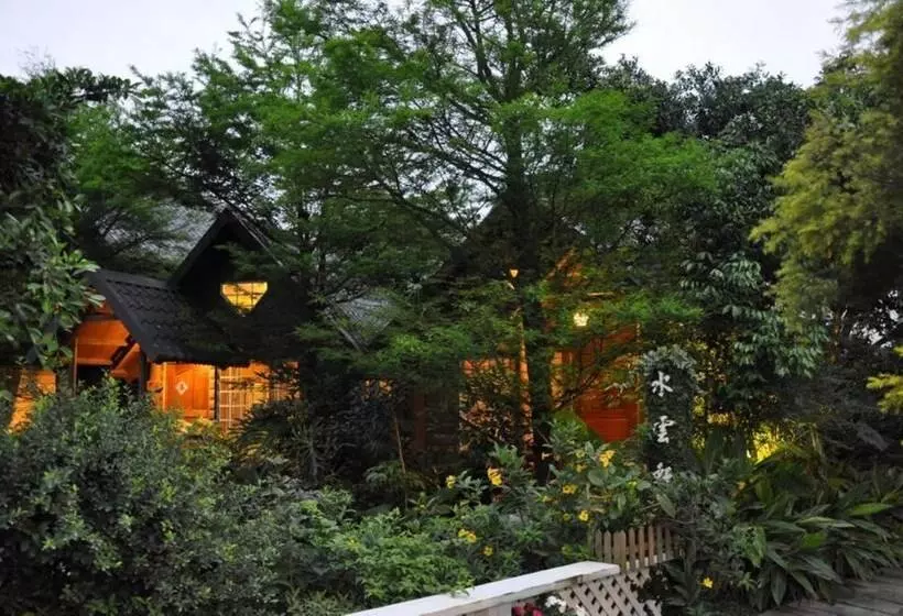 تختخواب و صبحانه Water Villa