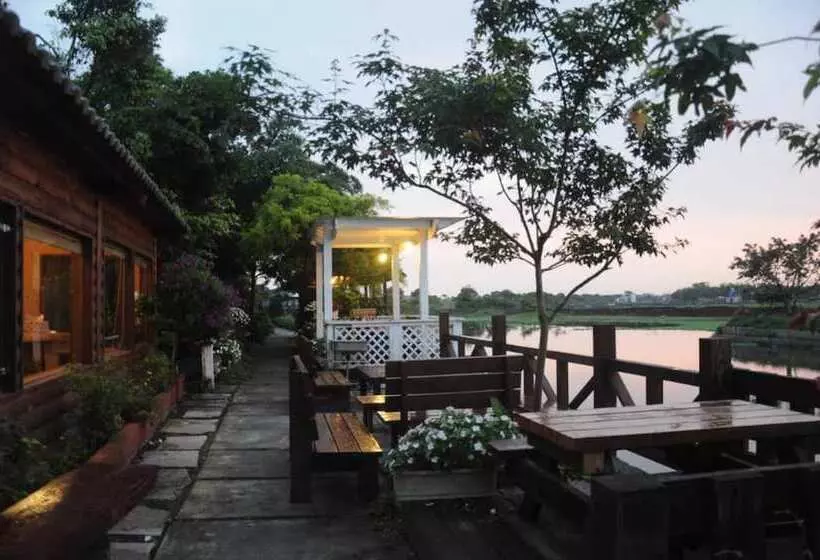 تختخواب و صبحانه Water Villa
