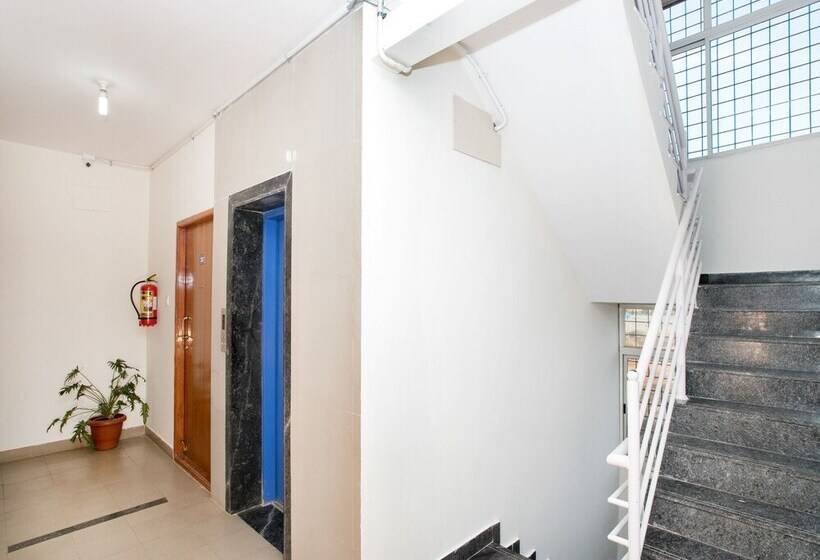 בית מלון כפרי Airport Ac Transit Stay By Oyo Rooms