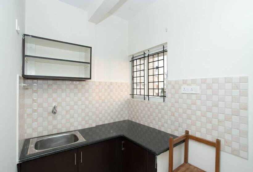 בית מלון כפרי Airport Ac Transit Stay By Oyo Rooms