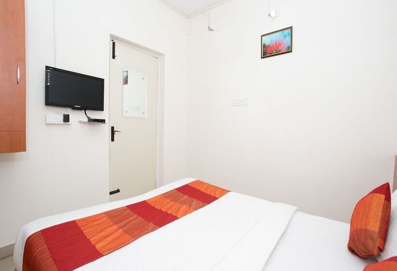 בית מלון כפרי Airport Ac Transit Stay By Oyo Rooms