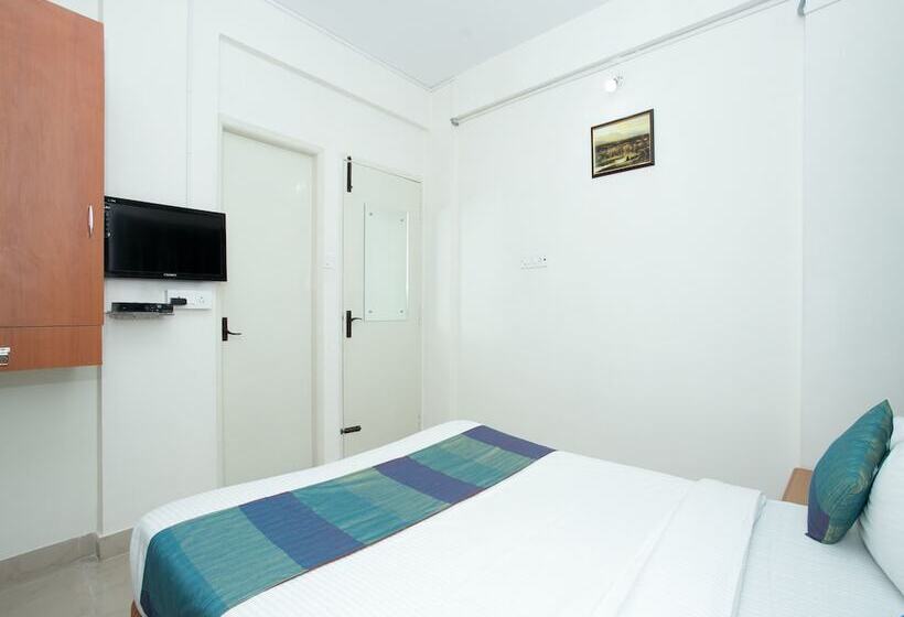 בית מלון כפרי Airport Ac Transit Stay By Oyo Rooms