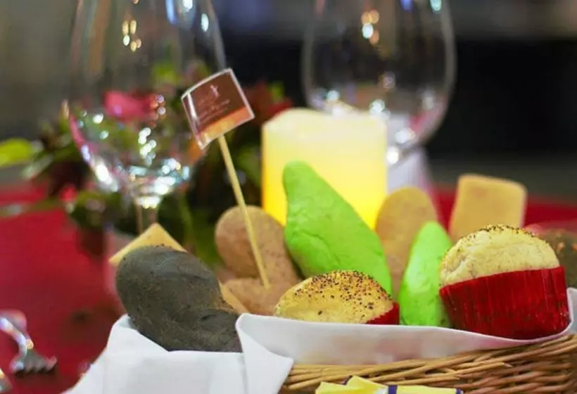 هتل Alcazar De Doña Victoria