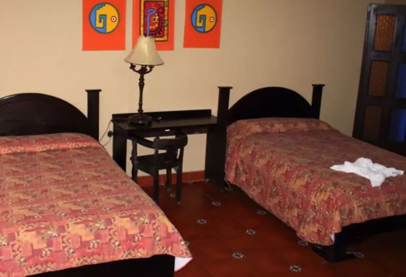 هتل Alcazar De Doña Victoria