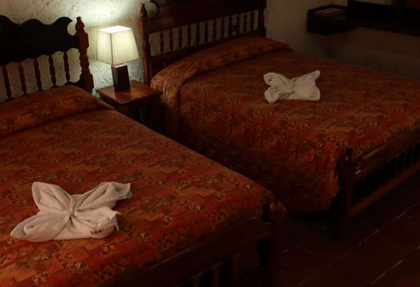 هتل Alcazar De Doña Victoria