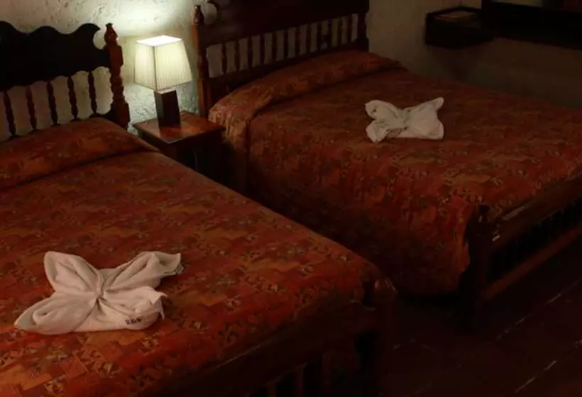 هتل Alcazar De Doña Victoria