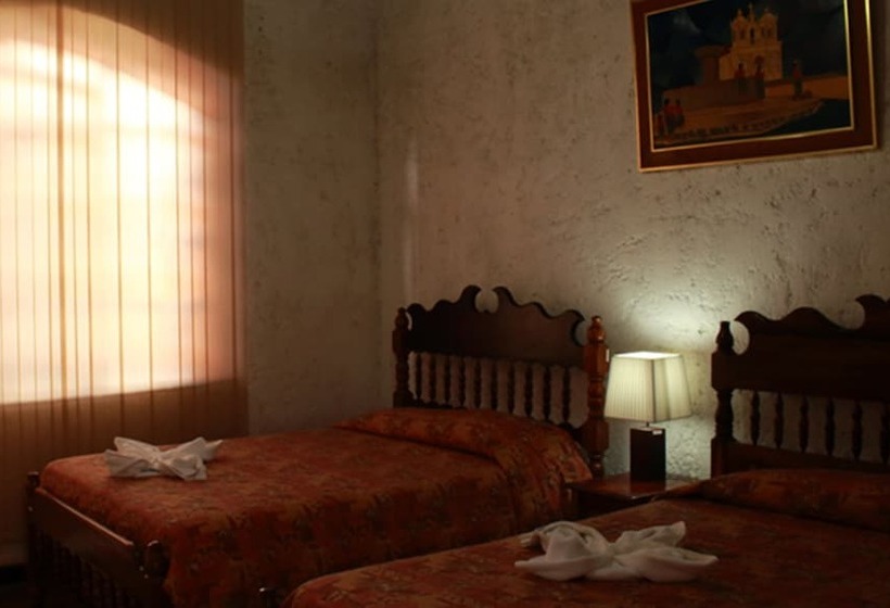 هتل Alcazar De Doña Victoria