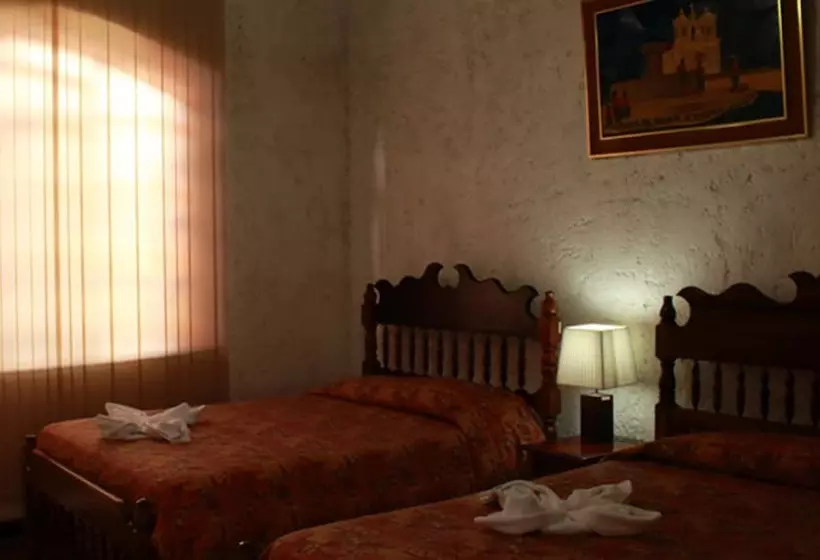 هتل Alcazar De Doña Victoria