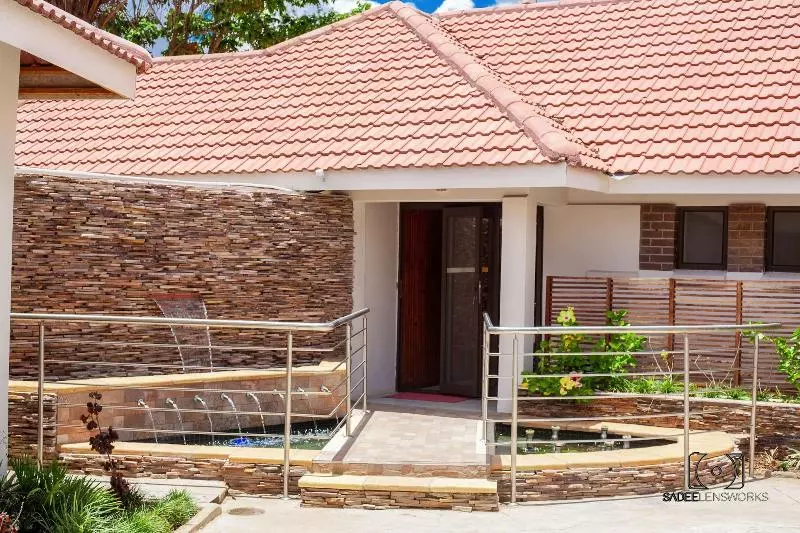 هتل Mavuna Guest Lodge & Conference Centre
