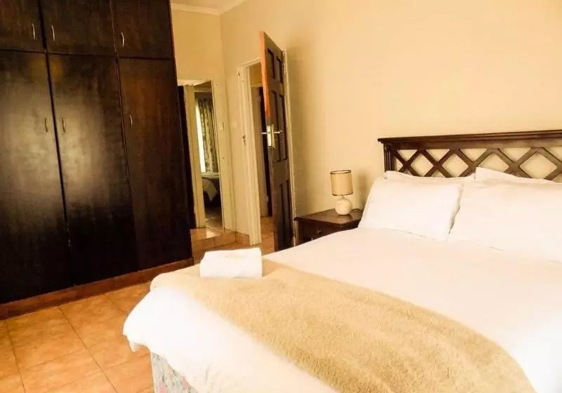 هتل Mavuna Guest Lodge & Conference Centre