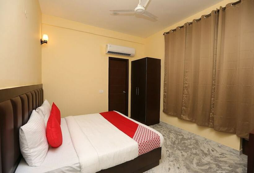 בית מלון כפרי Oyo 16562 Flagship Sector 11