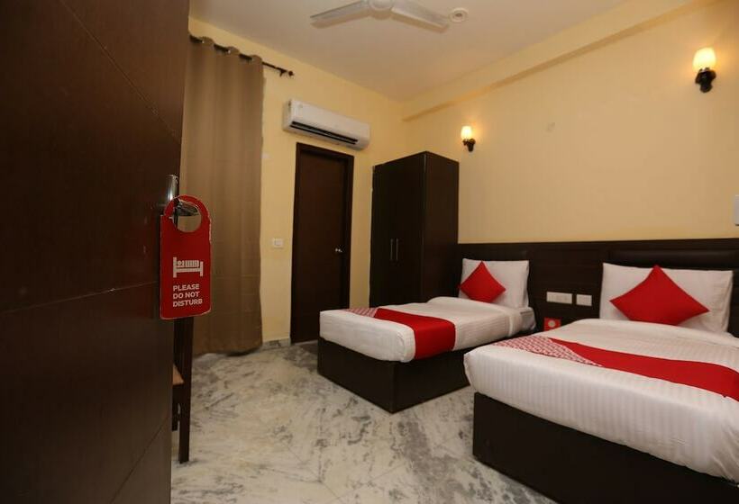 בית מלון כפרי Oyo 16562 Flagship Sector 11