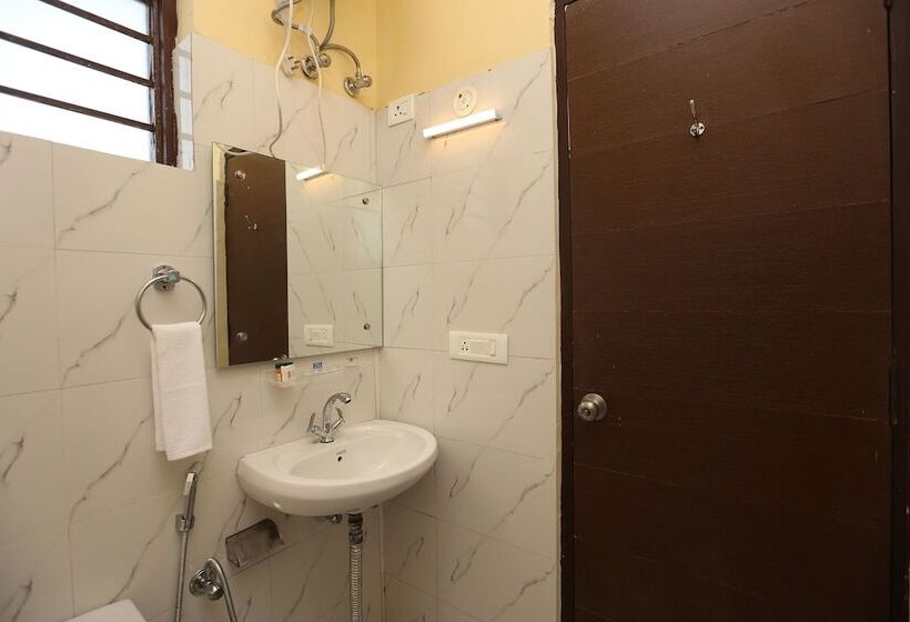 בית מלון כפרי Oyo 16562 Flagship Sector 11