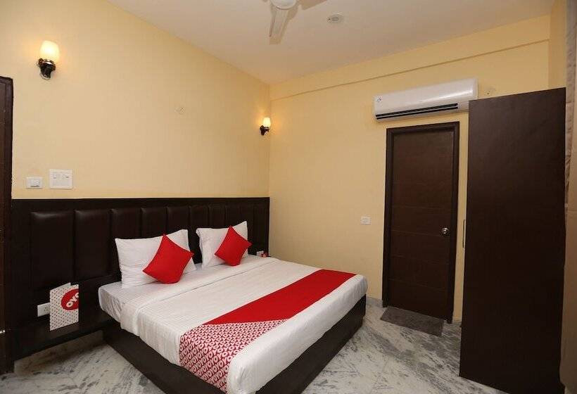 בית מלון כפרי Oyo 16562 Flagship Sector 11