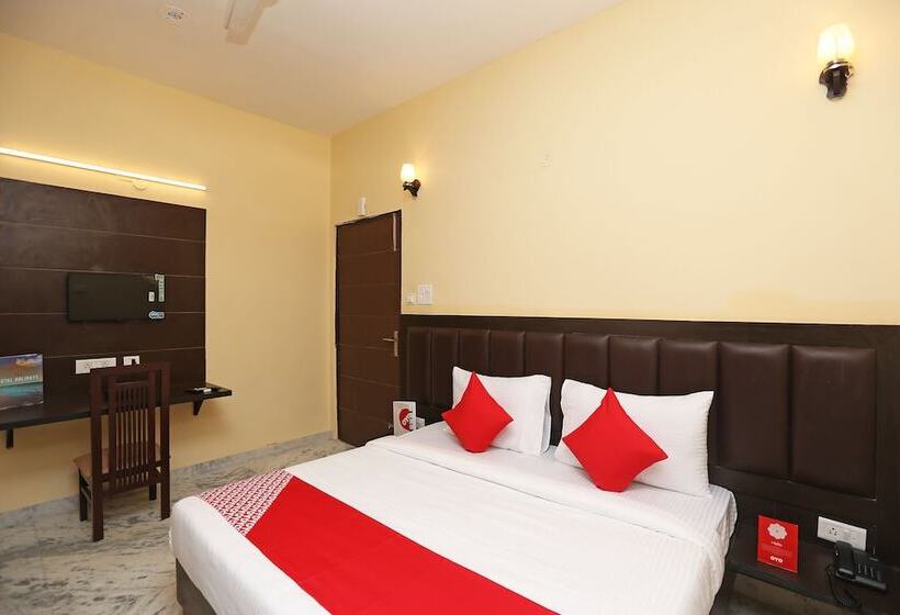 בית מלון כפרי Oyo 16562 Flagship Sector 11