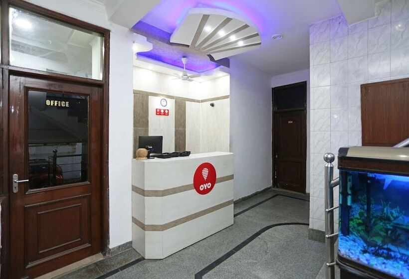 בית מלון כפרי Oyo 16562 Flagship Sector 11