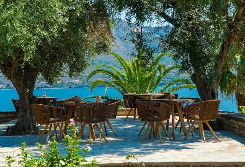 هتل Plataria Seaside Resort