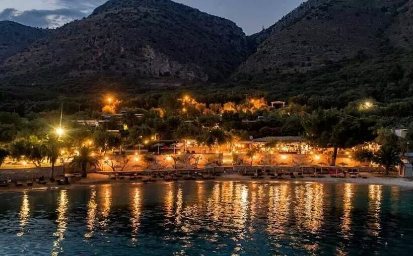 هتل Plataria Seaside Resort