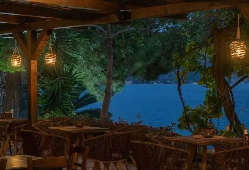 هتل Plataria Seaside Resort