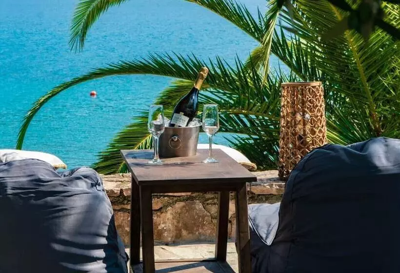 هتل Plataria Seaside Resort