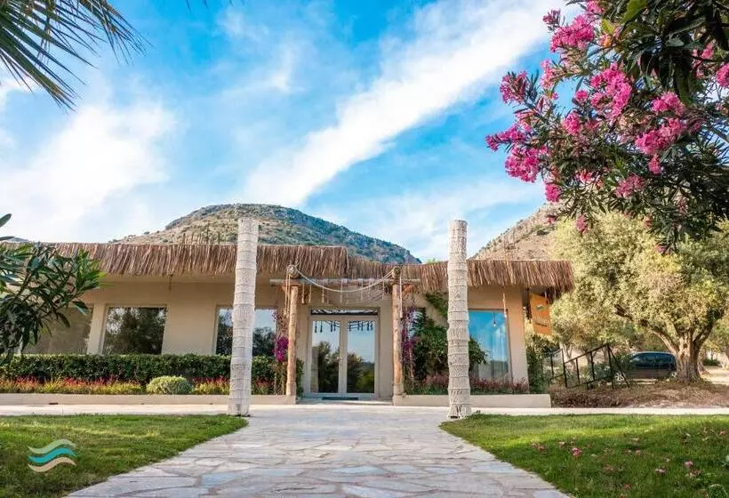 هتل Plataria Seaside Resort