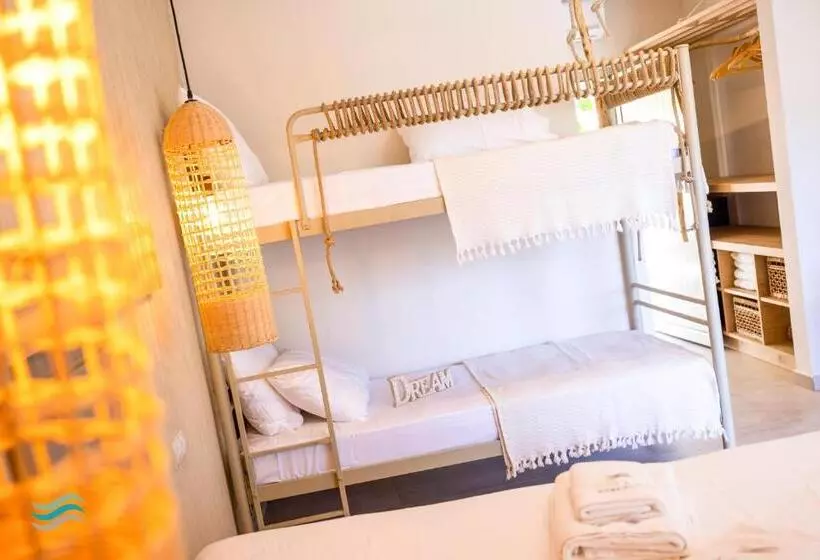 هتل Plataria Seaside Resort